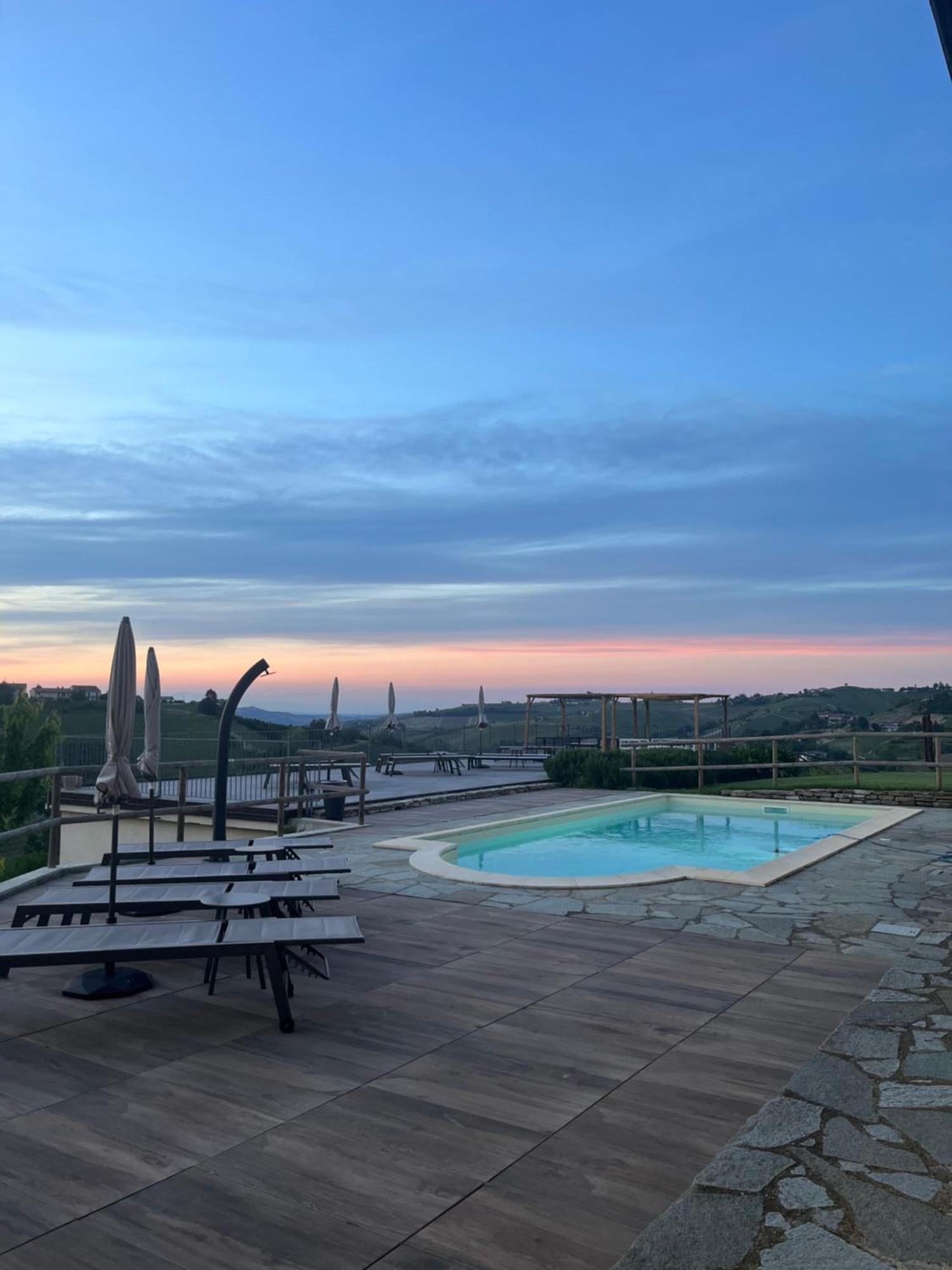 Le Cornici - Cascina Di Charme Hotel Diano dʼAlba Kültér fotó